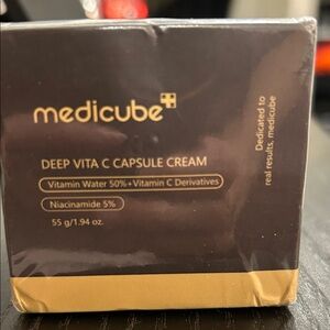 2 ItemBundle!!! 🎀Deep Vita C Capsule Cream and Revlon leave in treatment